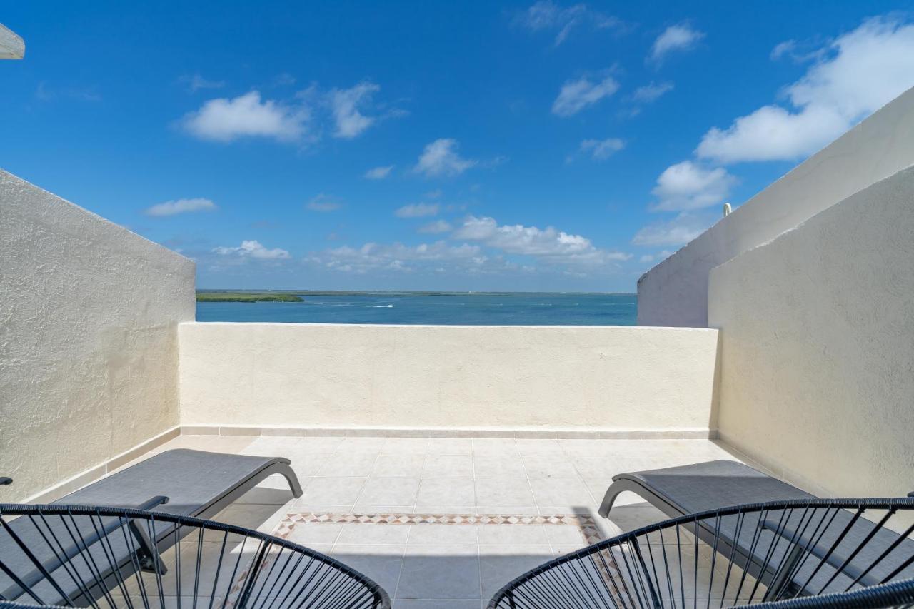 Ocean View Three Bedroom, Three Story Penthouse By The Beach Cancun Exterior photo